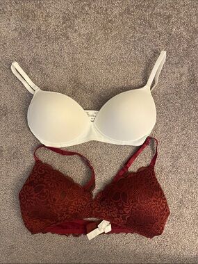 2 for 1 Vassarette White T-Shirt Bra & AERO Burgundy Lace Bralette Set